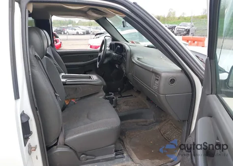 2005 Chevrolet Silverado 2500Hd Work Truck z USA, uszkodzony, nr VIN 1GCHK29U45E193424